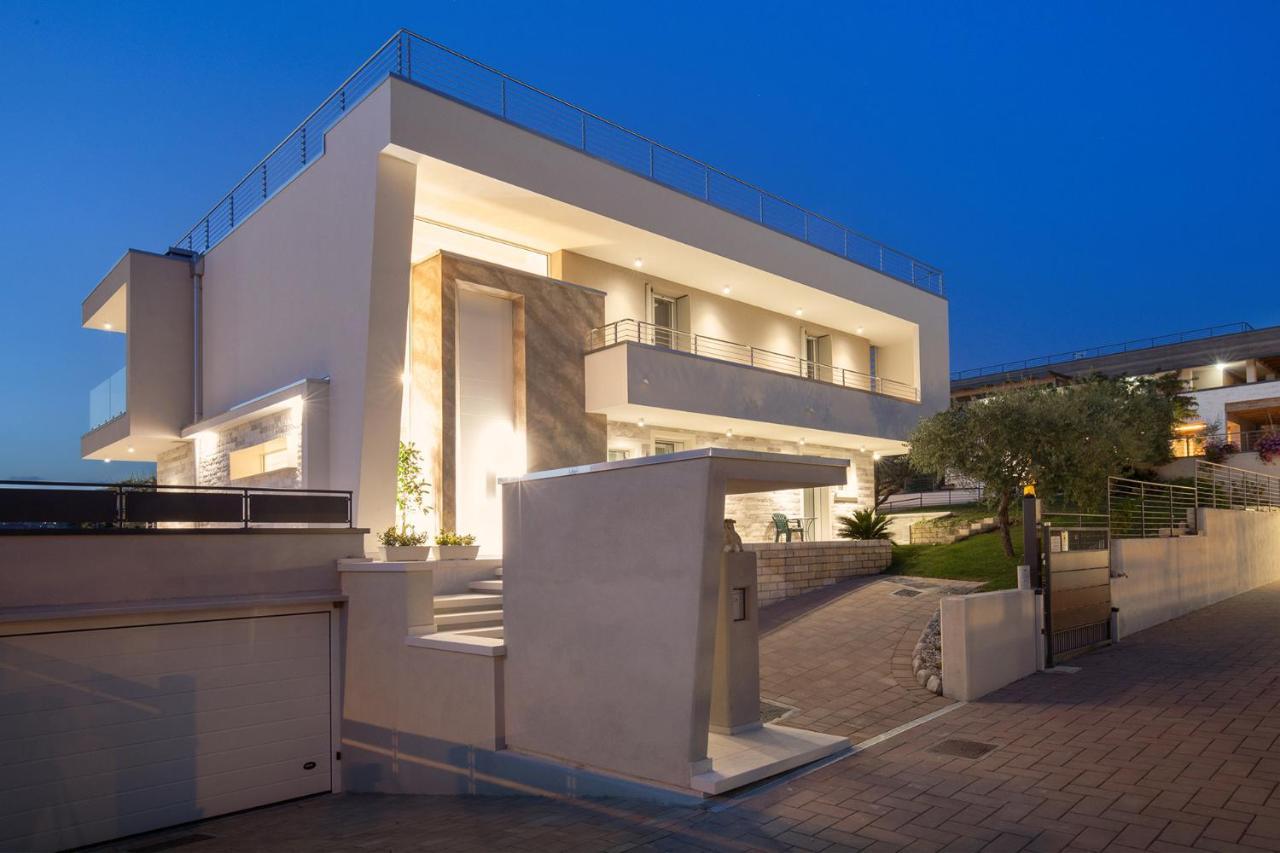Villa Aurora-Holiday Home Apt3 Bardolino Exterior foto