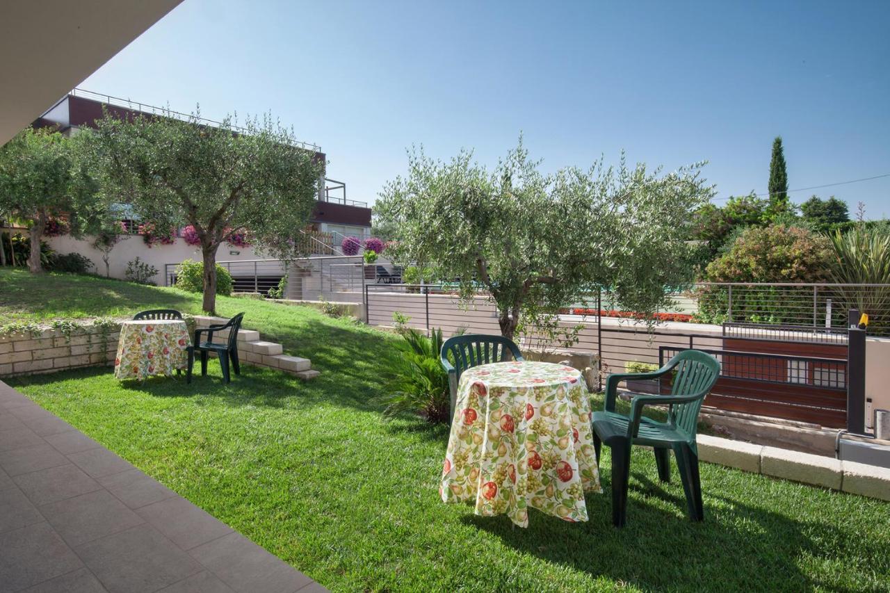 Villa Aurora-Holiday Home Apt3 Bardolino Exterior foto