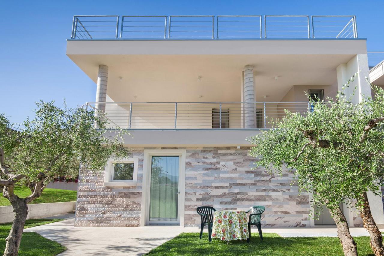 Villa Aurora-Holiday Home Apt3 Bardolino Exterior foto
